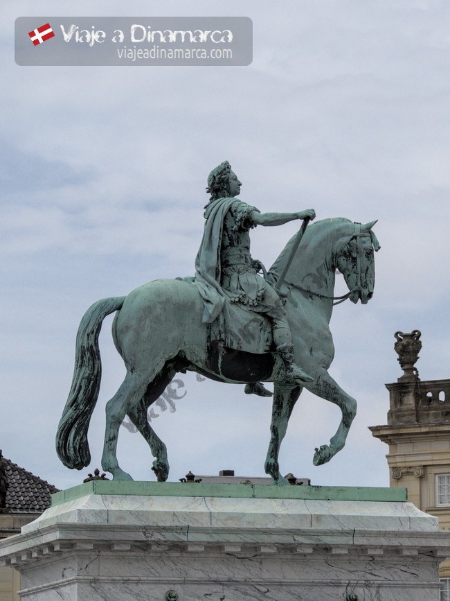Amalienborg - Estatua de Federico V